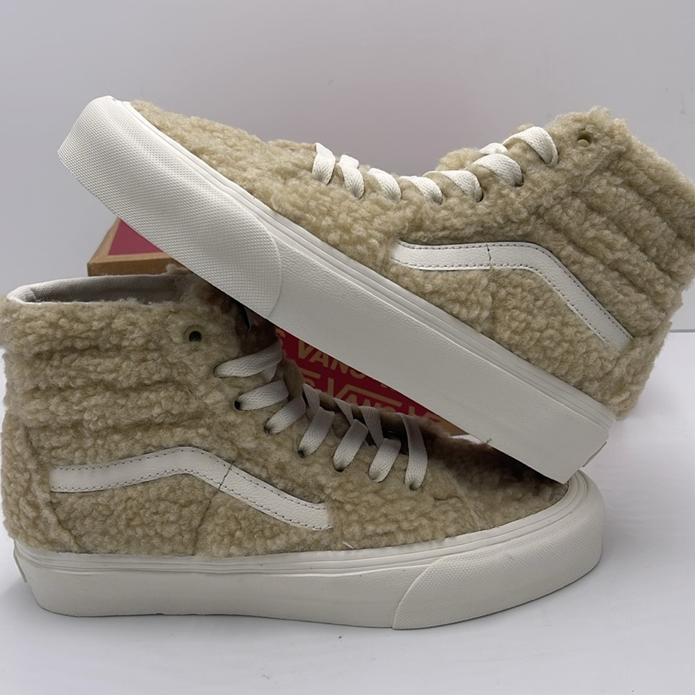 Vans WMNS Sk8-Hi Tapered Sneakers Sk8-Hi Tapered
Cozy Hug Mojave Desert
Sherpa - Picture 15 of 16